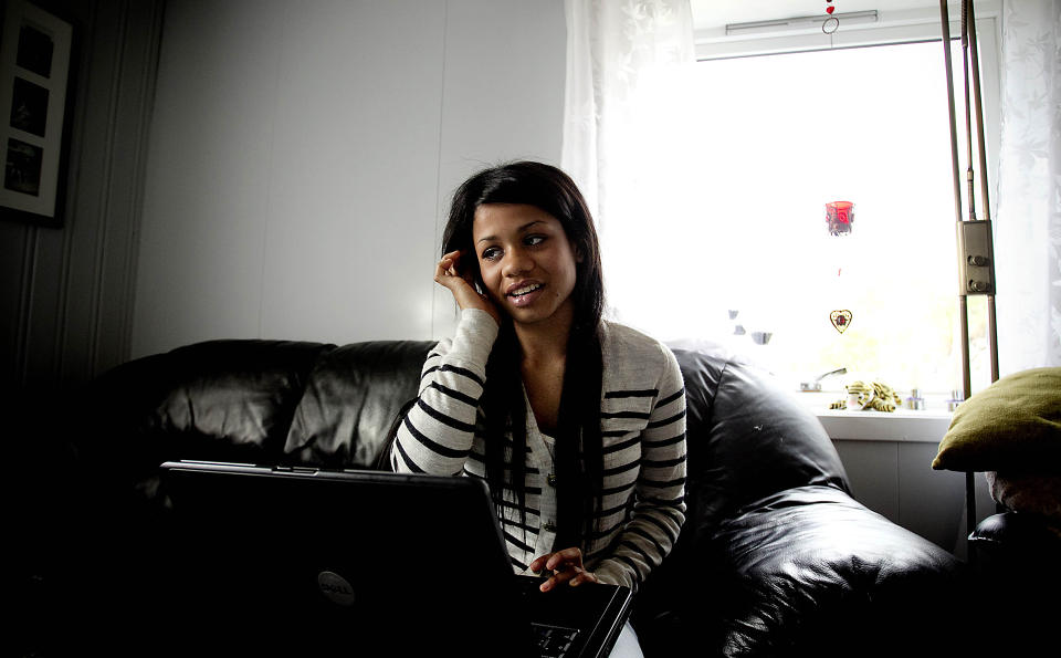 SJOKKERT: Angelica Steen (19) blokkerte den 23-�rige fotografen fra Oslo etter en rekke slibrige henvendelser. N� advarer hun andre jenter mot mannen, som gjerne gir seg ut for � v�re ansatt i blader som Vi Menn eller kjente modellbyr�er. Foto: BJ�RN LANGSEM/DAGBLADET
