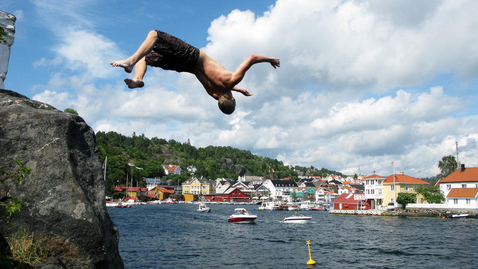 SOMMER I KRAGER�:  Sommeren skal bli varm, melder meteorologene. Her fra Gunnarsholmen i Krager�. Sjekk v�ret ti dager fram her.  Foto: Jon Terje H. Hansen / Dagbladet