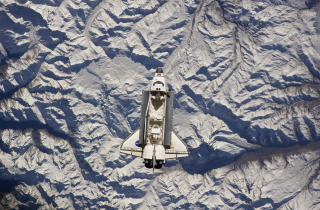 IS: Atlantis over Andesfjellene p� 16. mai. Foto: REUTERS/NASA/SCANPIX