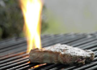 FARLIG: Mutagener oppst�r n�r flammene brenner olje eller fett fra mat. Illustrasjonsfoto: Colourbox.no