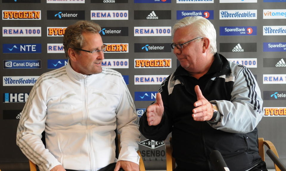 INGEN PRESTASJONSANGST: P� sp�rsm�l om Nils Arne Eggen (t.h.) tror det blir vanskelig � hoppe etter avtroppende Rosenborg-trener Erik Hamr�n, svarte trenerlegenden kontant: �Itj for'n Eggen!�Foto : Arve Johnsen
