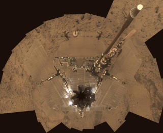 D�D? Spirit sitter permanent fast i sanda, og forskerne mistet kontakten med roveren i slutten av mars. Det er usikkert om den noensinne vil v�kne. Foto: REUTERS/NASA/JPL-Caltech/Cornell/SCANPIX