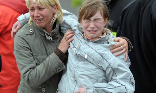 TRIST: Mange av innbyggerne er sterkt preget av situasjonen. Her et bilde fra evakuering i landsbyen Gorzyce i Polen. Foto: DAREK DELMANOWICZ/EPA/Scanpix