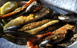 SJ�MAT: I restaurantene i Calpes havn f�r du havfersk fisk. Dette kostet 14 euro og er er beregnet for en person. Foto: John Terje Pedersen/Dagbladet