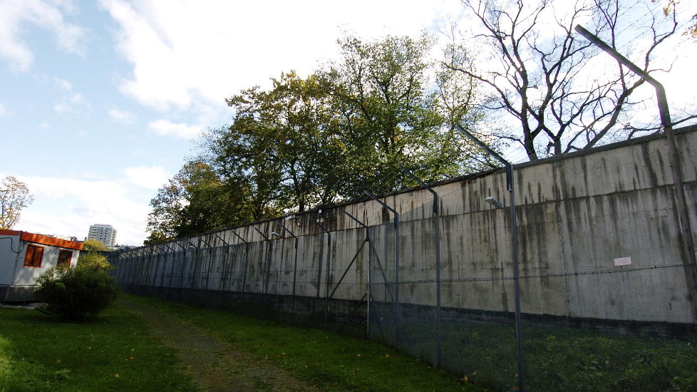  FENGSEL BARE FOR UTLENDINGER:  �se Michaelsen og Frp vil at utenlandske statsborgere skal sone i egne slitte fengsler og at de ikke skal ha sosiale goder. Hun �nsker at nedslitte fengsler som Oslo fengsel skal omgj�res til fengsel for utlendinger. Foto Robert S. Eik/Dagbladet