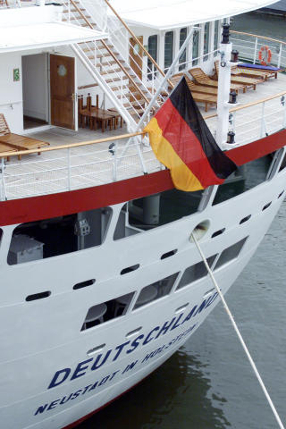 TYSK: «MS Deutschland» tilhører det tyske rederiet Dellmann. Foto: REUTERS/Peter Morgan TYSK: «MS Deutschland» tilhører det tyske rederiet Dellmann. Foto: REUTERS/Peter Morgan