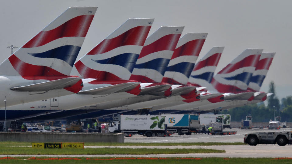 OVERLEVDE  En rumensk mann fl�y i hjulrommet fra Wien til London og overlevde.  AFP PHOTO/CARL DE SOUZA