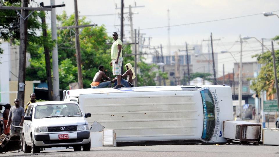 OPPT�YER:  Myndighetene p� Jamaica har erkl�rt unntakstilstand etter oppt�yer de siste dagene. Foto:  EPA/MARK BROWN