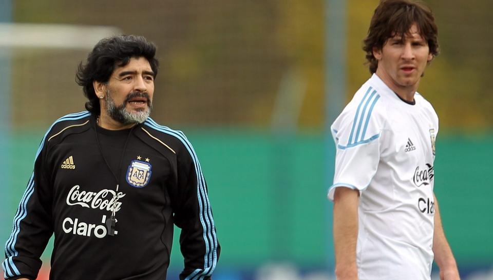 SATSER P� LEO: Diego Maradona h�per Lionel Messi kan gj�re som ham i 1986, og l�fte Argentina til suksess i VM. Og Maradona sier at Messi er bedre enn han selv var for 24 �r siden. Foto: Cezaro De Luca, EPA/Scanpix