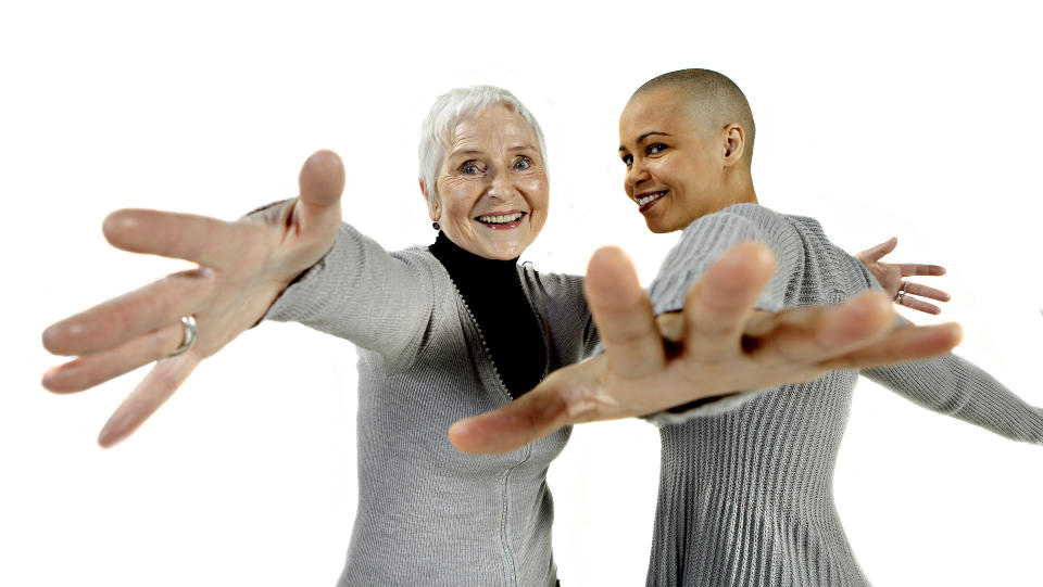 SKRIVER: Herbj�rg Wassmo dr�mte om � bli bildekunstner, men det viste seg at det var forfatter hun skulle bli og skrivingen har for lengst blitt en n�dvendighet. Guro Sibeko begriper ikke hvordan folk kan klare seg uten � skrive. N� skal de lese sammen under Litteraturfestivalen p� Lillehammer. Foto: Lars Eivind Bones / Dagbladet