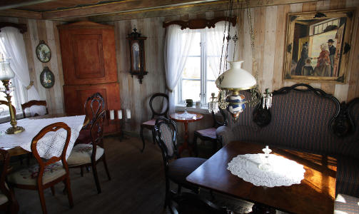 SKIPPERSTUA:I den gamle bygningen bak hotellet finner vi Cognacsalongen.