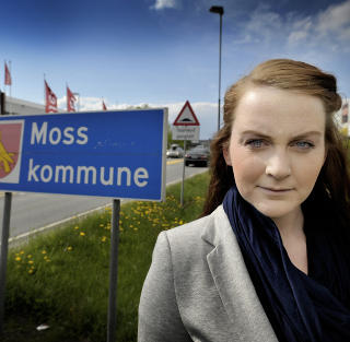 - SKULLE �VEILEDES�: Monica Pettersen var leder i Moss SOS Rasisme. I forbindelse med granskingen som p�g�r hevder hun sentrale personer i SOS Rasisme fors�ker � styre hva hun svarer tilsynsmydighetene. Foto: John T. Pedersen/Dagbladet