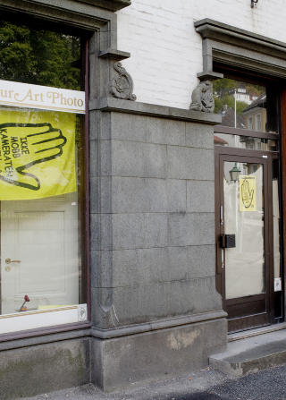 BES�KSADRESSEN: Registrert bes�kssadresse for Riktig renholdsselskapet er Kong Oscars gate 25 i Bergen. Her ligger kontorlokalene SOS Rasisme eier.   FOTO: PAUL S. AMUNDSEN