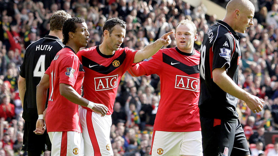 KAMP OM KANALER: Wayne Rooney, Ryan Giggs og Nani blir ikke � finne i TV-stua til mange Manchester United-tilhengene til h�sten. N� vil supporterklubben presse norske st�rste kanaldistribut�r til enighet med rettighetshaver TV 2. Foto: AP/Jon Super