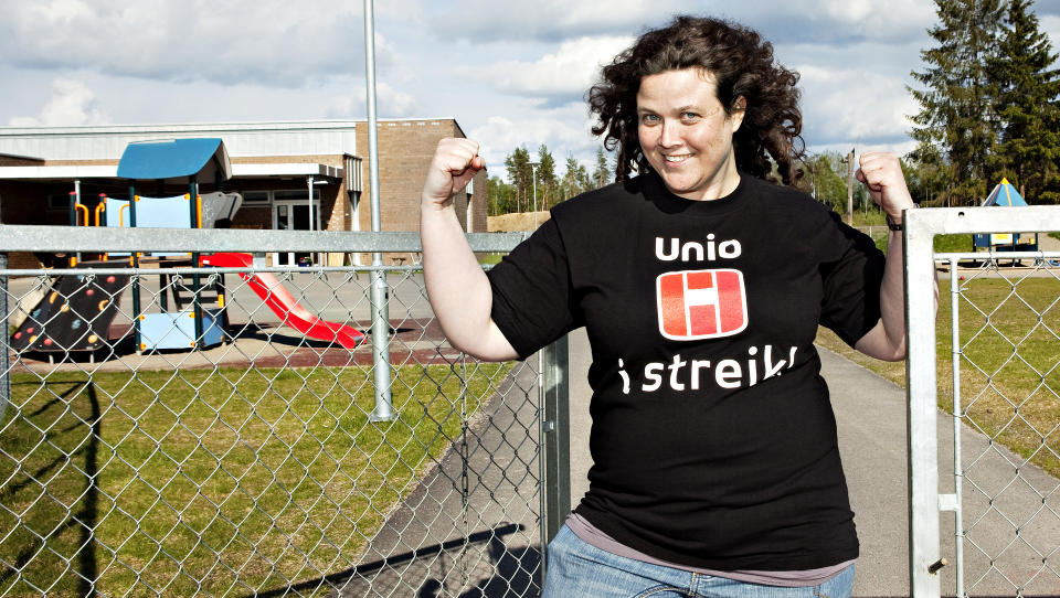 I BARNEHAGE: Her streiker Linda Therese Griffiths (35) i Gystadmarka barnehage p� Gjessheim. Foto: Nina Hansen / Dagbladet