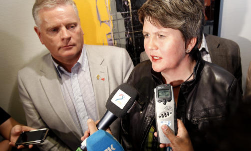BRUDD: Det ble brudd i meklingen 13 timer p� overtid torsdag Jan Davidsen og Mimi Bjerkestrand.

Foto: Gorm Kallestad / Scanpix