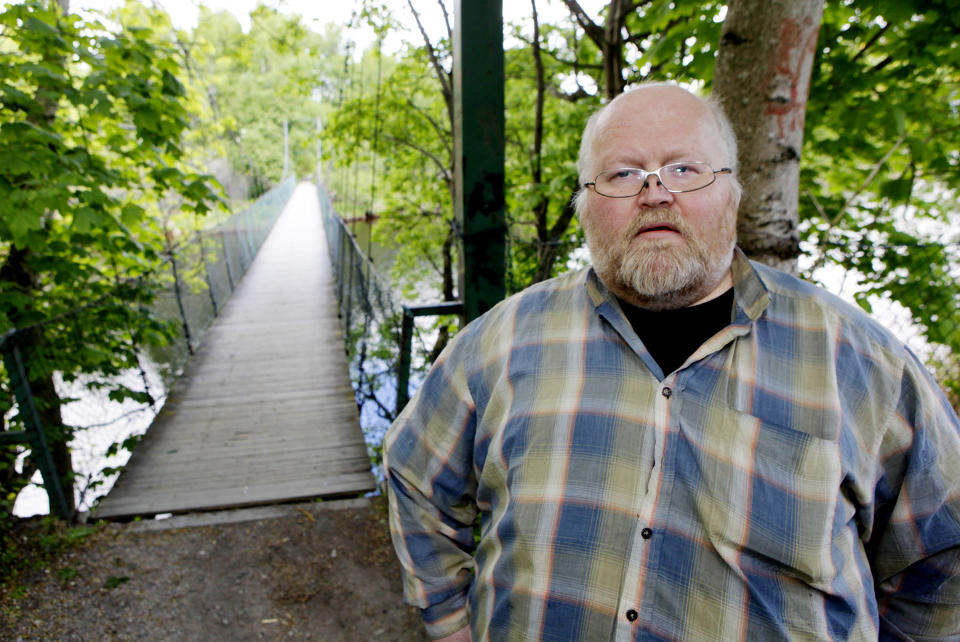 FRYKTER FOR EGET LIV: Kenneth Lunde (48) har hjerteproblemer, diabetes, er overvektig - og har alvorlig s�vnapn�. Dermed er han i den typiske risikogruppa for � f� varige men eller d� som f�lge av sykdomsrelaterte komplikasjoner - men m� likevel st� 24 m�neder i k� for en enkel unders�kelse som vil gj�re slutt p� pusteproblemene. Foto: TORBJ�RN BERG/DAGBLADET