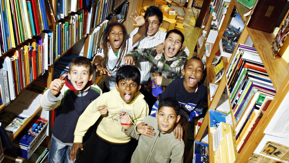 LESEGLEDE:  Elevene Jad Khalaf, Idris Salah, Thusan Arulnesan, Abubaker Ali, Noah L�chting Williams, Omar Massfih og Abdullah Kahn Umar toppet lesekonkurransen �Leselyst� p� Vahl skole i 2007. Flere sammenligninger denne v�ren viser at innvandredes barn gj�r det bedre eller like bra p� skolen som barn av etniske nordmenn.Foto: Frank Karlsen