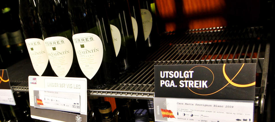 TOMME HYLLER: Transportstreiken f�rer til tomme hyller p� polet. Foto: Scanpix