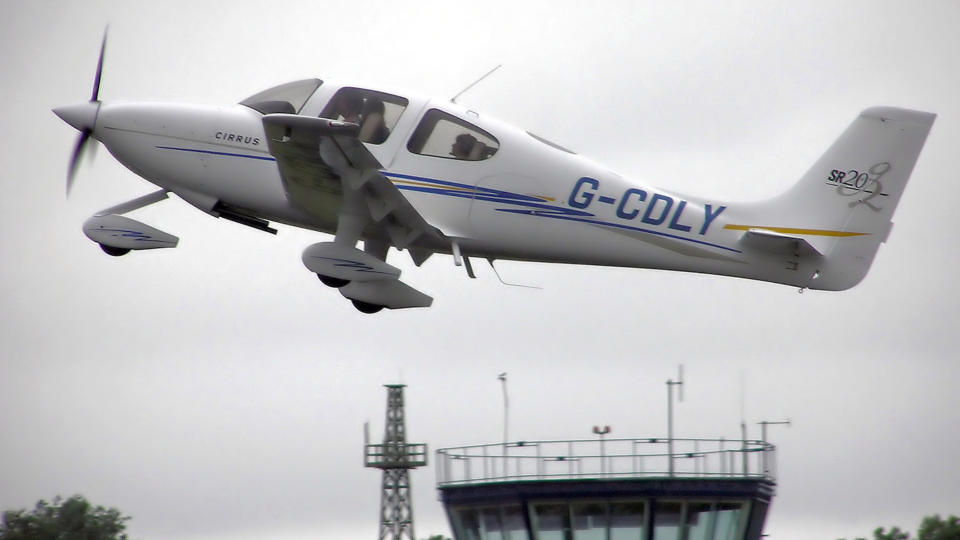 FLYTYPEN: Det var en Cirrus SR20, av denne typen, som krasjlandet i Sirdal i kveld. FOTO: WIKIMEDIA COMMONS