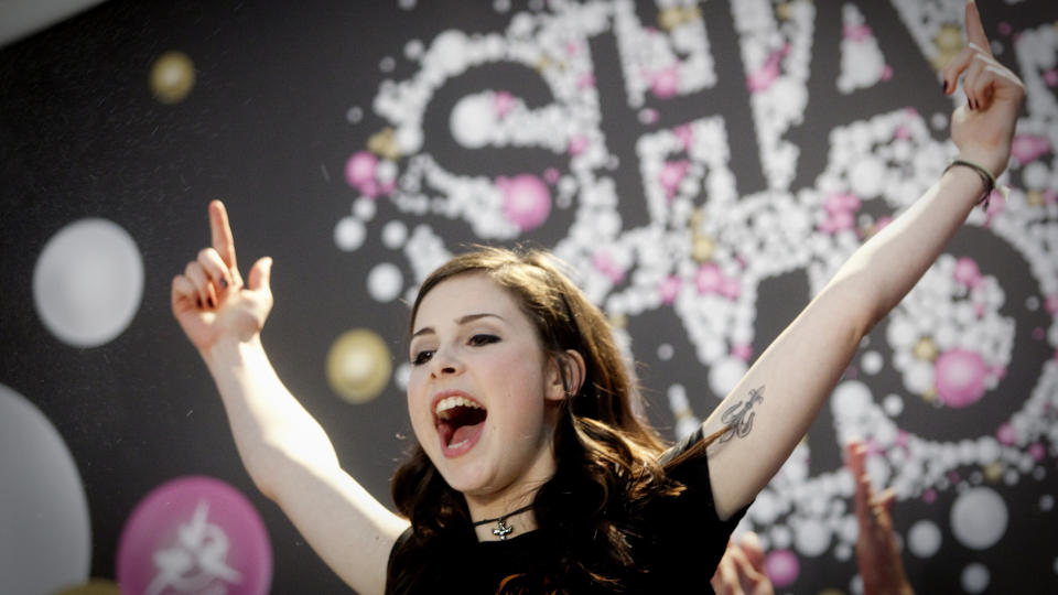 SEIERSKVINNEN:  En jublende glad Lena Meyer-Landrut m�tte pressen etter finalen av Eurovision Song Contest. 
Foto: Kyrre Lien / Scanpix