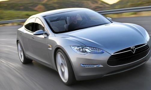 IKKE SPESIELT RIMELIG: N�r bilen kommer i salg her i Norge i 2012, vil den sannsynligvis ha en prislapp p� over 400.000 kroner. Foto: Tesla Motors