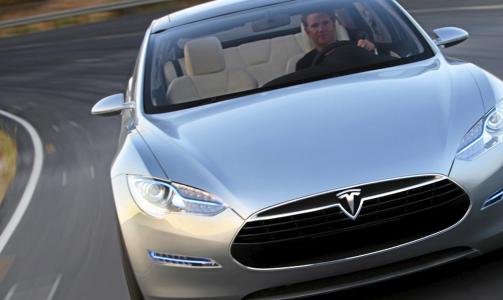 LEKKER: Telsa Model S har en r�lekker design som f�r andre elbiler til � virke designmessig utdaterte. Foto: Tesla Motors