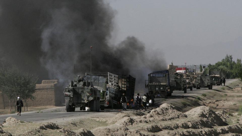 15 DREPT: NATO-soldater drepte 15 Taliban-soldater. Her fra et angrep fra Taliban i dag p� den internasjonale styrken. Foto: AP