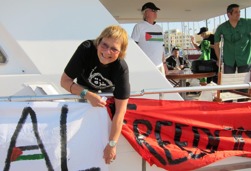 AKTIVIST: Randi Kj�s er her klar for avreise fra Kypros, etter � ha blitt kurset i hvilke konsekvenser de kunne st� overfor i m�tet med Israel. Foto: Privat