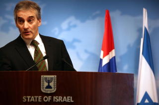 ST�TTER IKKE BOIKOTT: Utenriksminister Jonas Gahr St�re, her fra m�tet med Avigdor Lieberman i Israel.
Foto: Inbal Rose