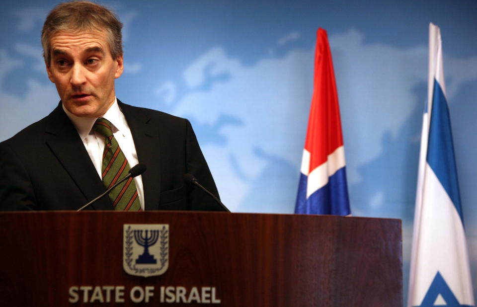 F�R KRITIKK FOR � V�RE UKRITISK: Utenriksminister Jonas Gahr St�re. Her fra m�tet med Israels utenriksminister Avigdor Lieberman i Jerusalem i januar. Foto: Inbal Rose