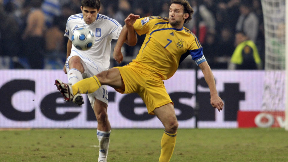 - IKKE TIL NORGE: Ukraina ankom Gardermoen uten sin st�rste profil Andrej Sjevtsjenko i dag. If�lge ukrainske journalister har Dinamo Kiev-spilleren f�tt fri av landslagssjefen etter � ha spilt to kamper sist uke.  Foto: Aris Messinis, AFP/Scanpix