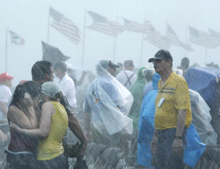 BLE SENDT HJEM: Det ble ingen verdig markering av Memorial Day i Elwood i dag. Foto: AP/Charles Rex Arbogast