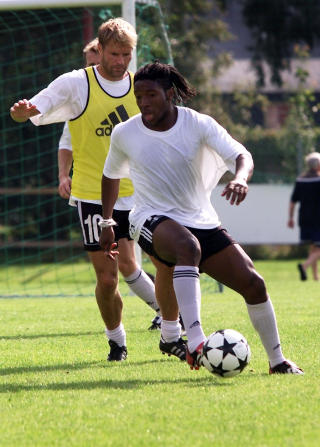 EKS-RBK: MacBeth Sibaya har spilt for S�r-Afrika i 11 �r, i RBK holdt han �n sesong. Foto: Gorm Kallestad / SCANPIX