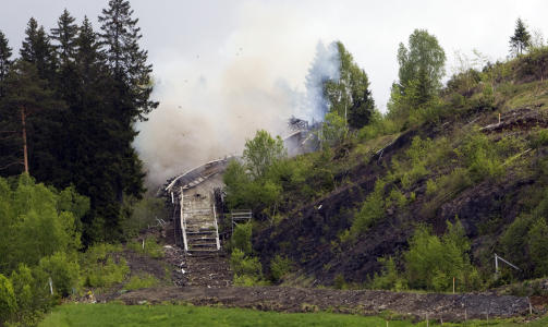 REVET: Gamle Vikersundbakken er historie, n� bygges en st�rre bakke med lenger unnarenn. Foto: Terje Bendiksby / Scanpix .
