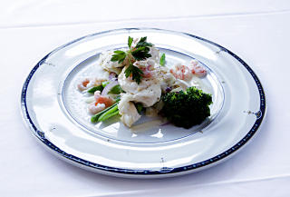 BREIFLABB: P� en seng av sukkererter, fenikkel og l�k, en perfekt tilberedt fisk.