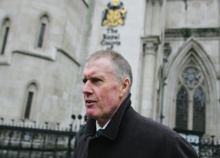 FST�TTER CAPELLO: Sir Geoff Hurst mener Capello gjorde rett i � la Walcott v�re hjemme, men England-legenden savner City-ving Adam Johnson. Foto: Geoff Caddick / AFP.