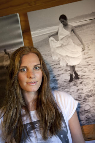 I SENTRUM: Det var Se og H�rs oppslag om Tora Uppstr�m Bergs angivelige aff�re med Jonas Bergstr�m som fikk Grimstad og Bodahl-Johansen til � klage inn Se og H�r for PFU. Foto: Ole Morten Melg�rd