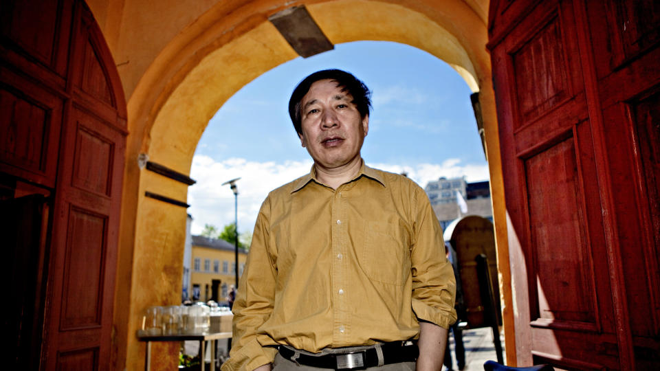 MISLIKT AV REGJERINGEN: Den kinesiske forfatteren Yan Lianke skrev blant annnet boka Tjen folket. Den ble forbudt i Kina.  Foto: Lars Eivind Bones