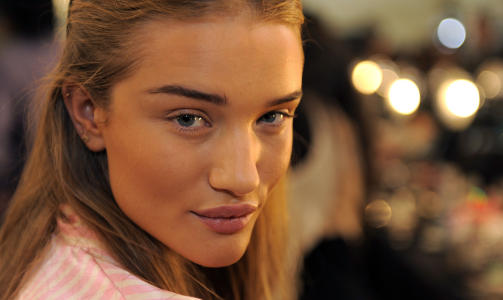 rosie huntington-whiteley Bilder. Mer info om tips. FRA CATWALK