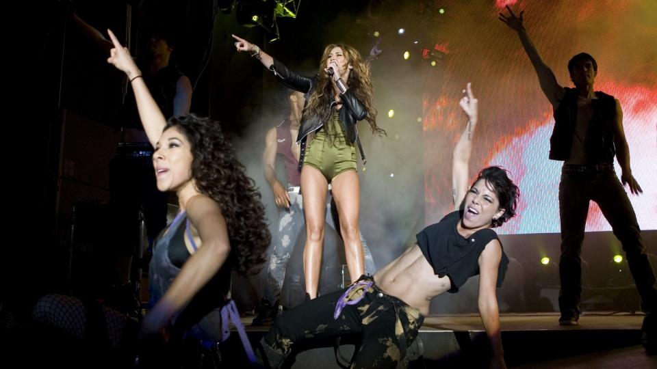 TEN�RINGSSTJERNE: Miley Cyrus er skuespiller og sanger. N� ryktes det at hun er aktuell som den unge Carrie, dersom produsentene �nsker � lage en s�nn �Sex og singelliv�-film. Foto: AP