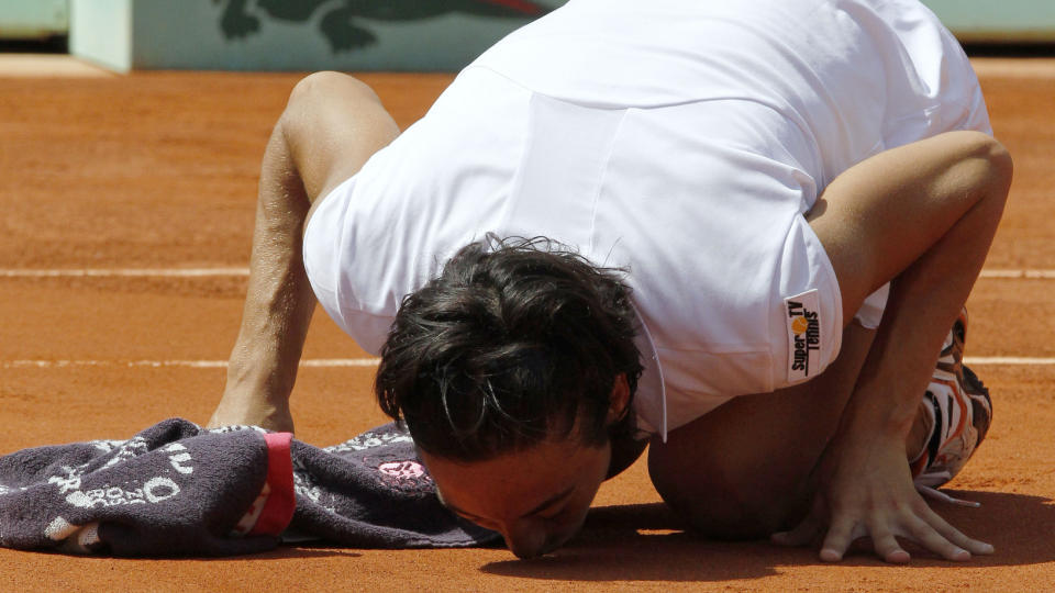 SKADEFRYD: Gleden over avansement til finalen i French Open som f�rste italienske kvinne noensinne, overskygget m�ten Francesca Schiavone tok seg dit p�. Hun gikk nemlig videre p� walkover etter at motstander Jelena Dementjeva m�tte trekke seg med skade.Foto: SCANPIX/AFP PHOTO/PATRICK KOVARIK
