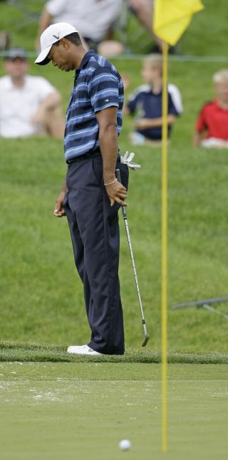 MISS: Woods var oppgitt etter at han bommet en putt p� 14. hull. Foto: AP/Tony Dejak