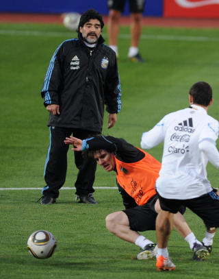 F�LER INTET PRESS: Hele verden vil f�lge Lionel Messi med argus�yne i VM. Men 23-�ringen f�ler ikke han har noe � bevise. Foto: AFP PHOTO/ PATRICK HERTZOG