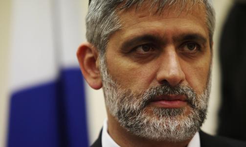 VIL FRATA KNESSET-MEDLEM STATSBORGERSKAPET: Innenriksminister Eli Yishai. Foto: AP Photo/Dan Balilty/Scanpix