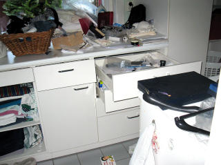 ENDEVENDT: Innbruddstyvene gikk gjennom skuffene p� familiens vaskerom. Foto: Privat.