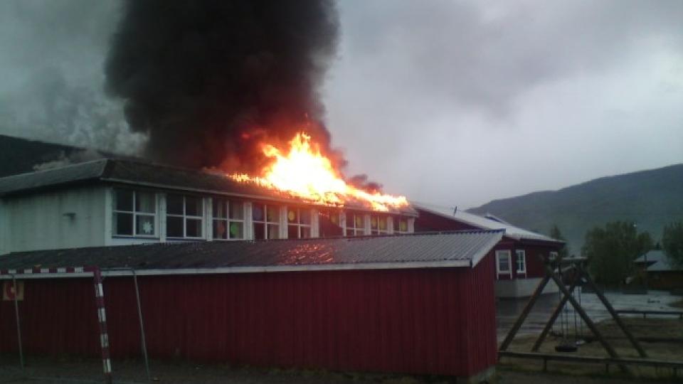 I FULL FYR: Ballangen barneskole. MMS-FOTO: Rune Knutsen.
