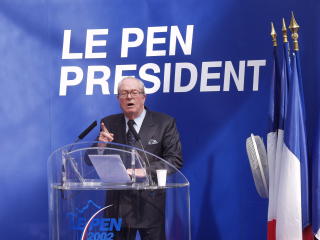SJOKKERTE FRANKRIKE: I 2002 gikk h�yreekstremisten Jean-Marie Le Pen til andre omgang i  presidentvalget. N� er han ikke like popul�r lenger. Foto : Jorge Sclar