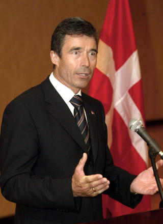 FORBILDE: Det liberale partiet i Nederland har latt seg inspirere av den tidligere danske statsministeren Anders Fogh Rasmussen og hans allianse med h�yrepopulistene i Dansk folkeparti. Mark Rutte har til og med v�rt p� studietur i Danmark for � l�re. Foto: REUTERS/Richard Carson