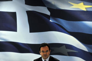 DEN GRESKE KRISEN: Har forandret det politiske livet i hele eurosonen. Dette er Hellas' finansminister George Papaconstantinou som nylig offentliggjorde nye sparetiltak. Foto: AFP/LOUISA GOULIAMAKI